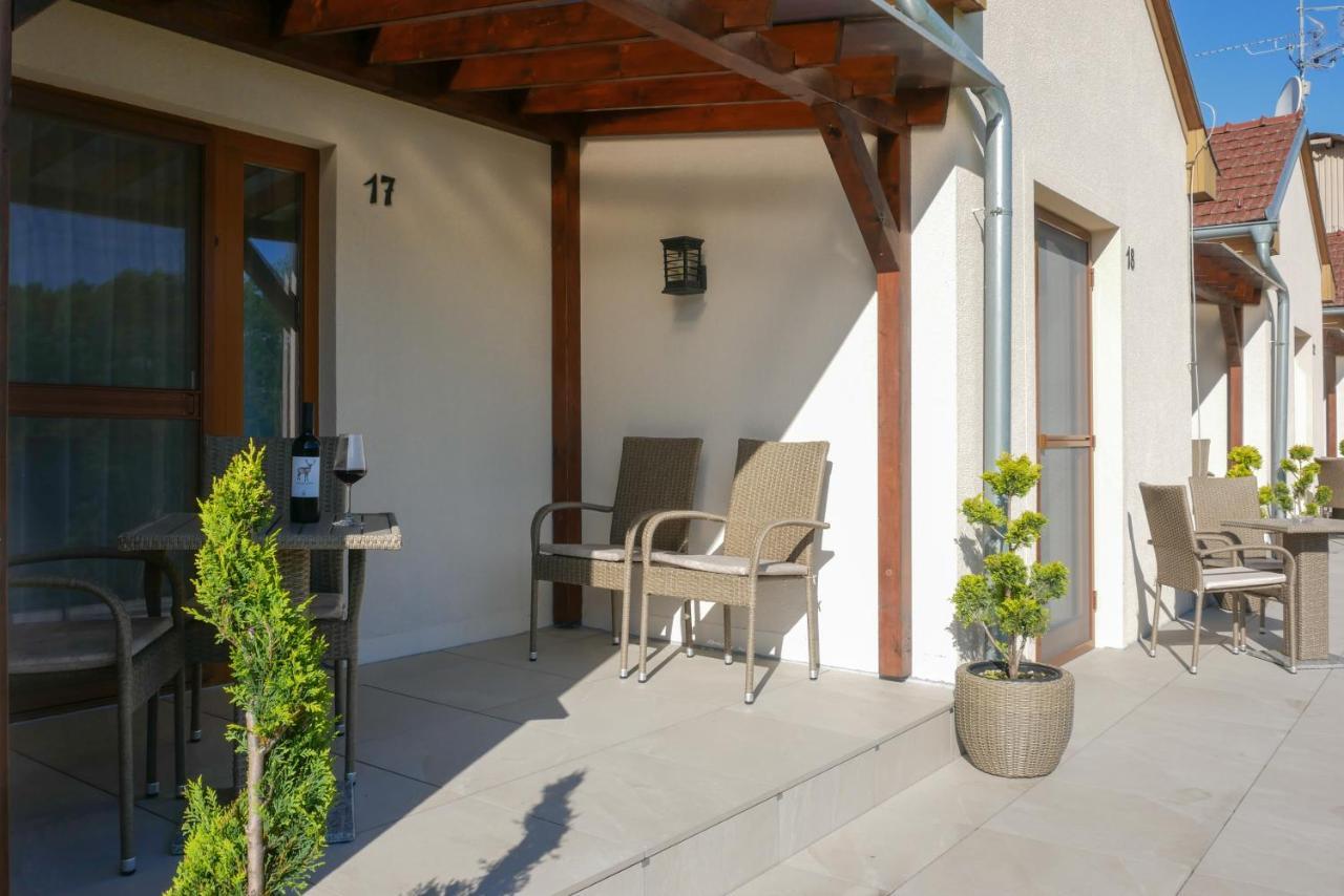 Penzion Vcelarsky Dvur Lednice Exterior foto