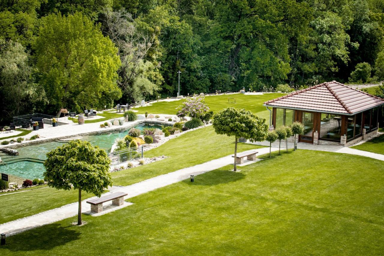 Penzion Vcelarsky Dvur Lednice Exterior foto