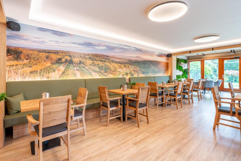 Penzion Vcelarsky Dvur Lednice Exterior foto