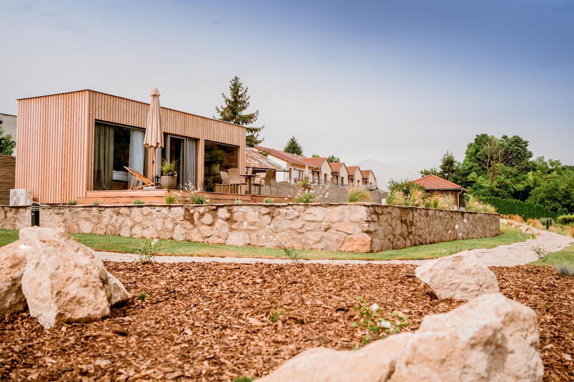 Penzion Vcelarsky Dvur Lednice Exterior foto