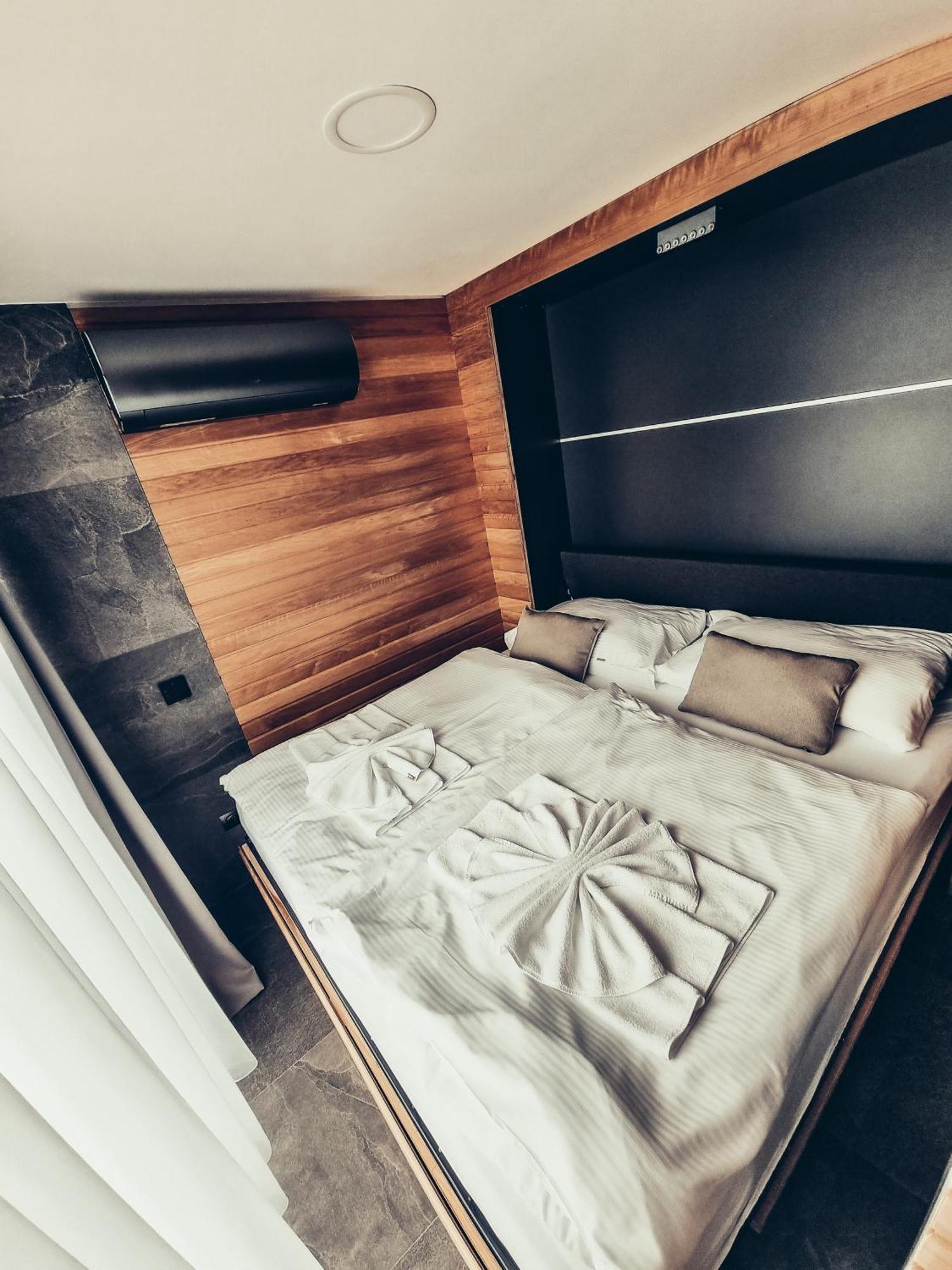 Penzion Vcelarsky Dvur Lednice Exterior foto